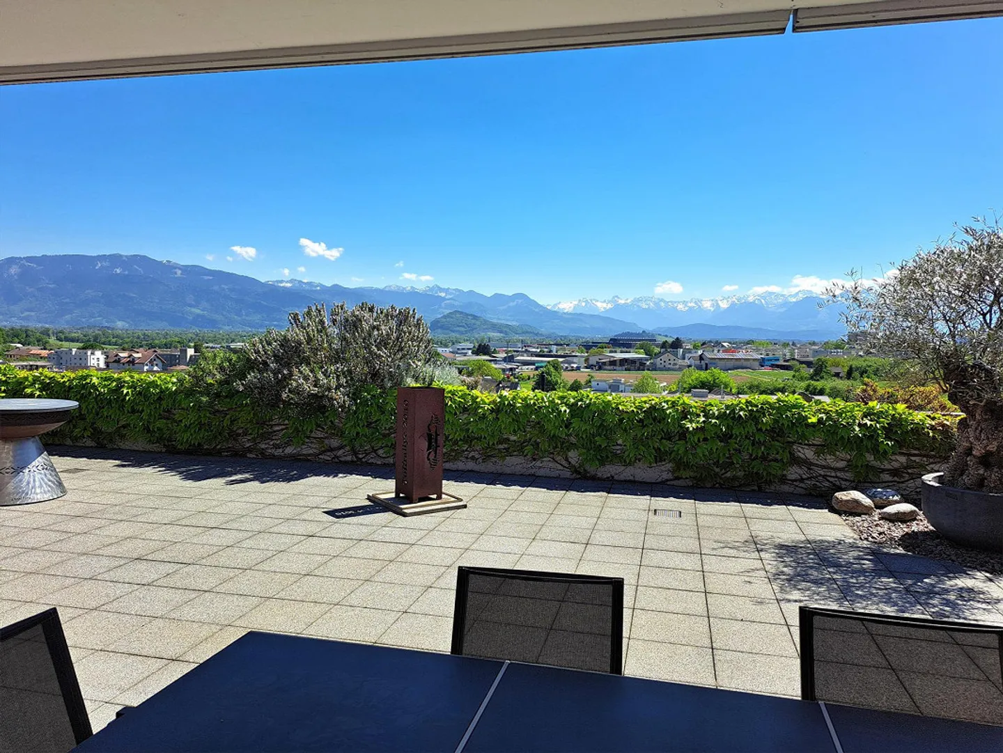 Moderne Terrassenwohnung mit Bergsicht - Foto 1 von 29