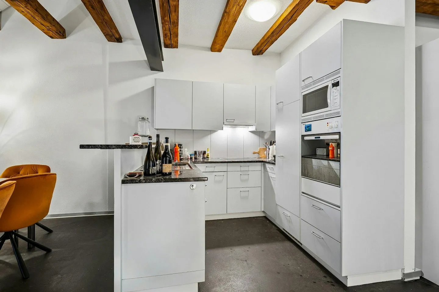 Investment property with restaurant in the beautiful old town of Aarau - Photo 3 of 13