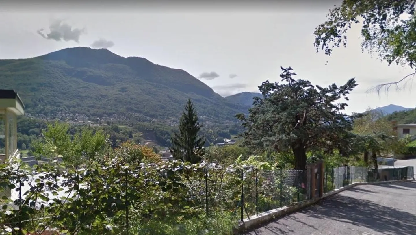 Terrain constructible de 509m2 dans un emplacement calme et ensoleillé avec vue - Photo 1 sur 6