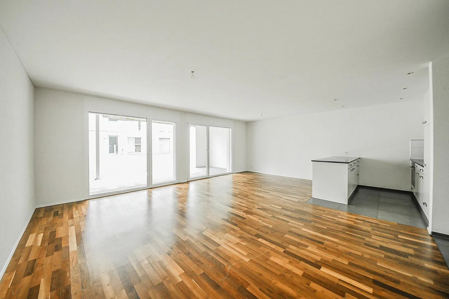 Modern Single Apartment - Photo 4 of 9