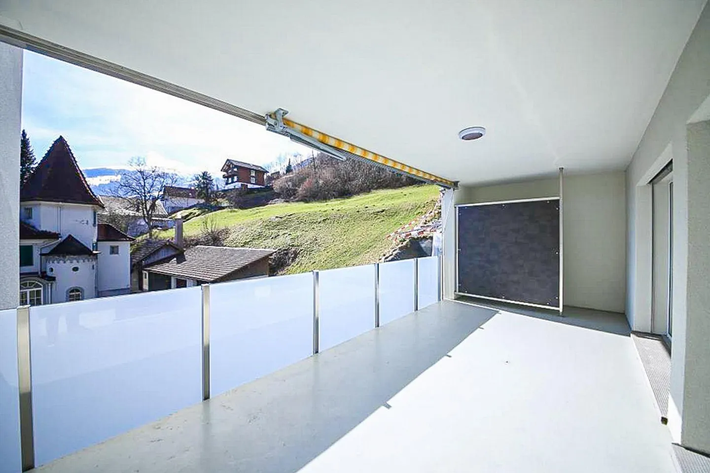 Modern Single Apartment - Photo 7 of 9