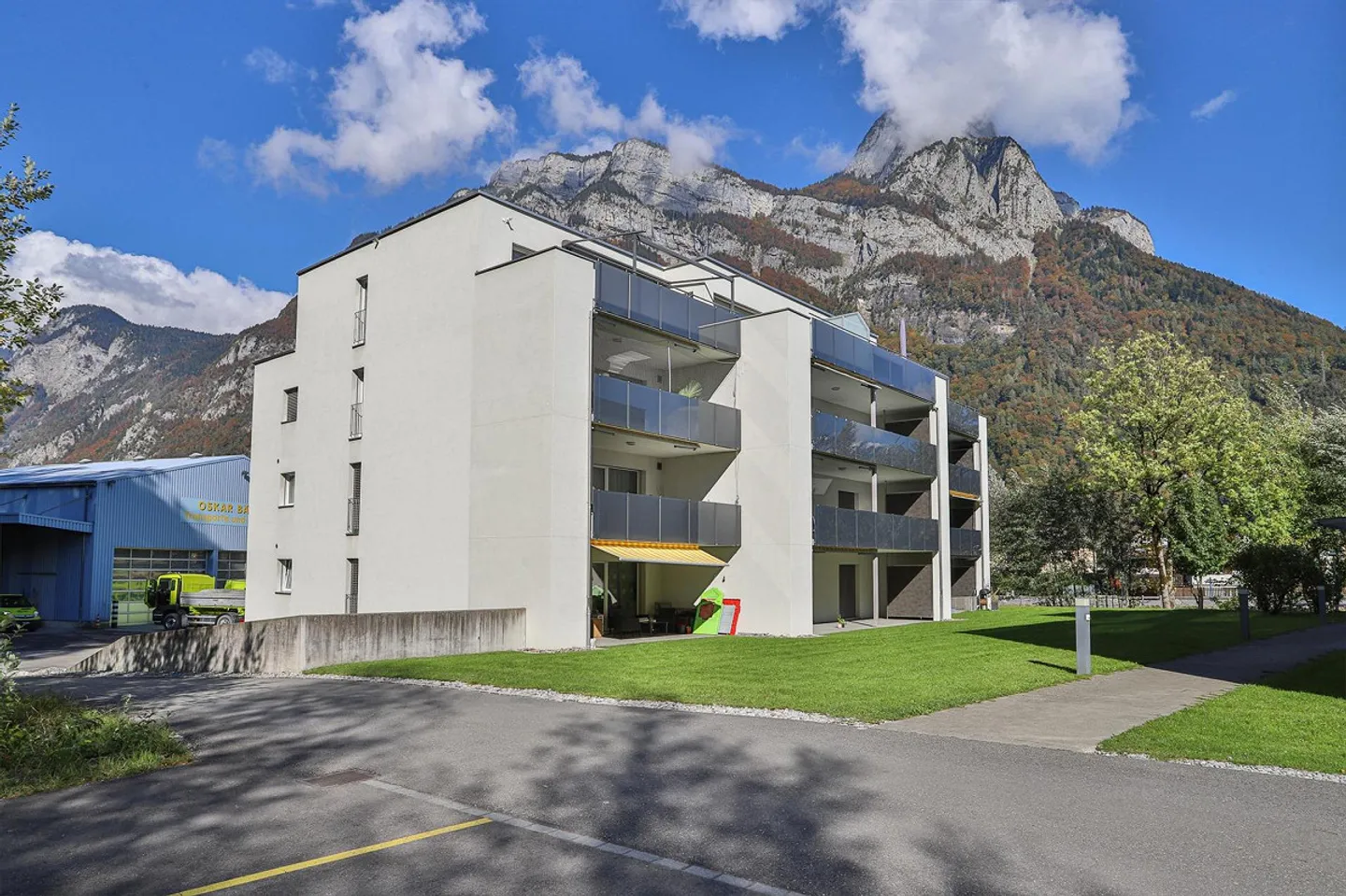 Modern Single Apartment - Photo 8 of 9