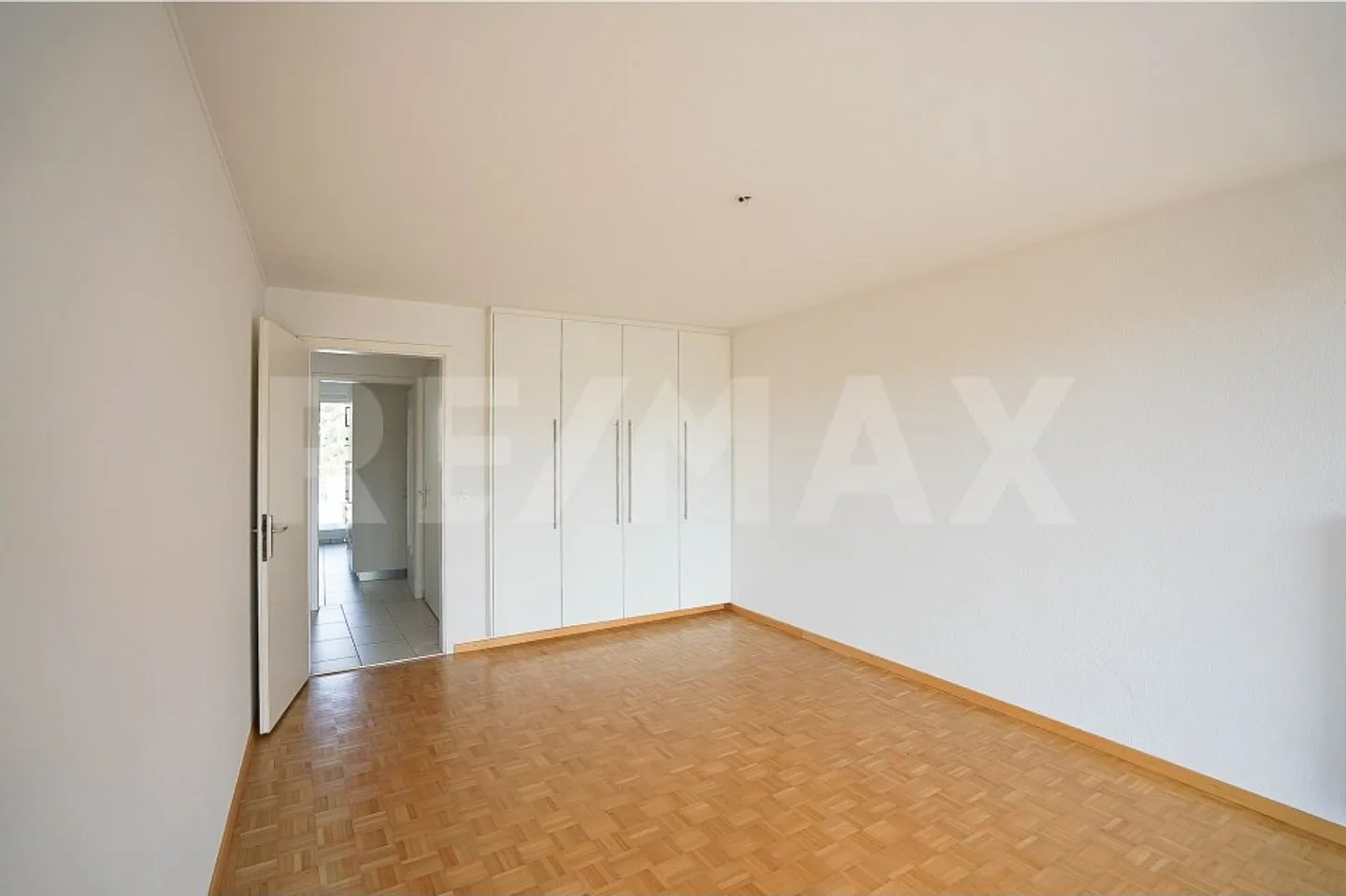 Mitten in Frick: 3.5 Zimmer-Wohnung mit herrlicher Dachterrasse - Foto 4 von 7