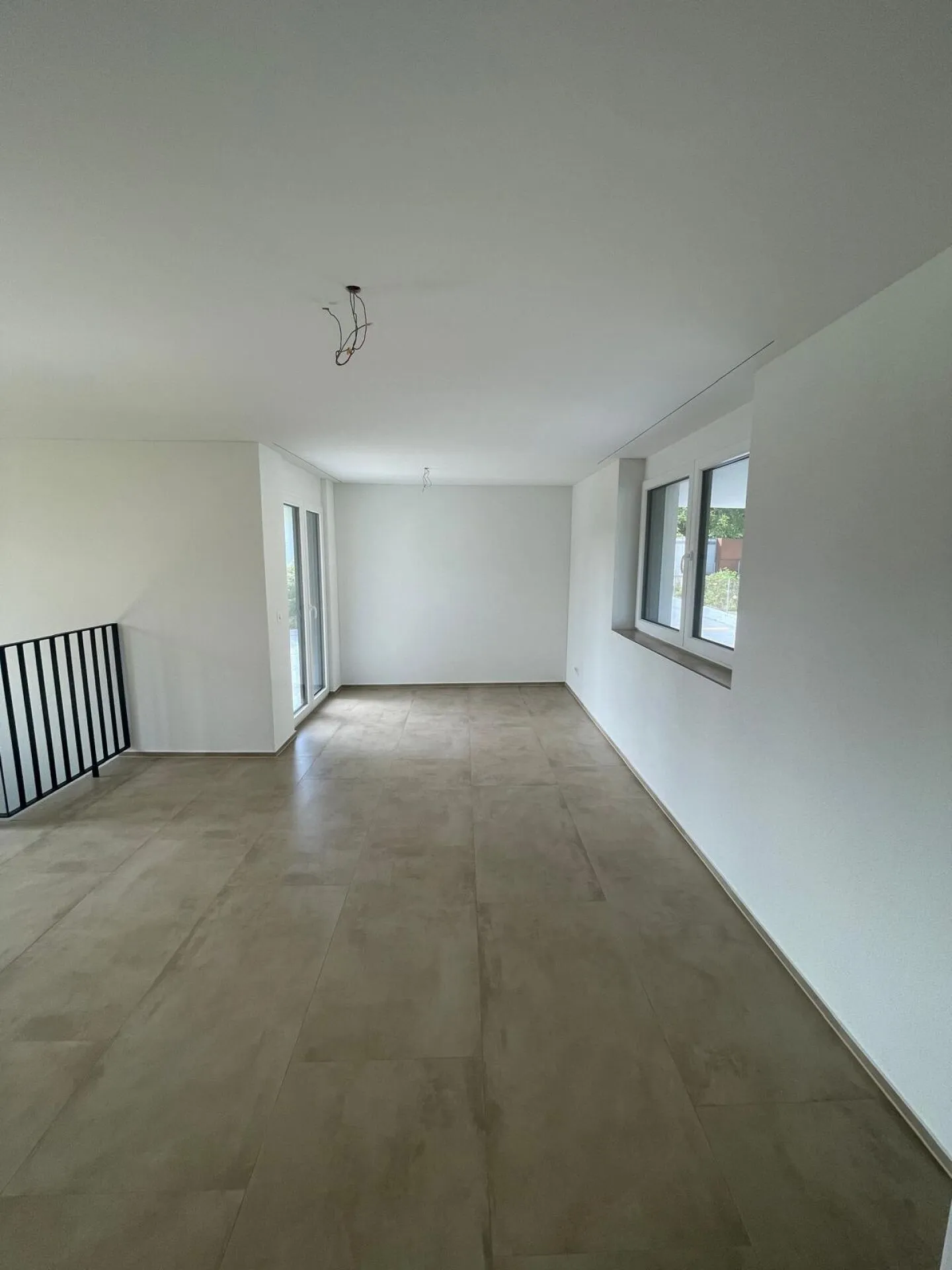 Spazio commerciale esclusivo su due piani - Foto 3 di 9