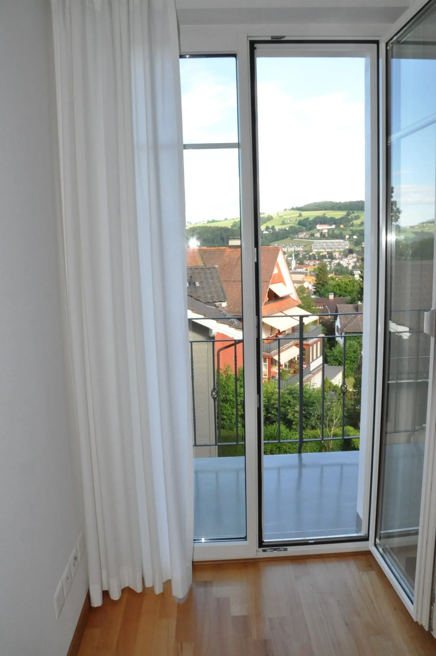 Charmante Wohnung mit Balkon - Foto 2 von 8