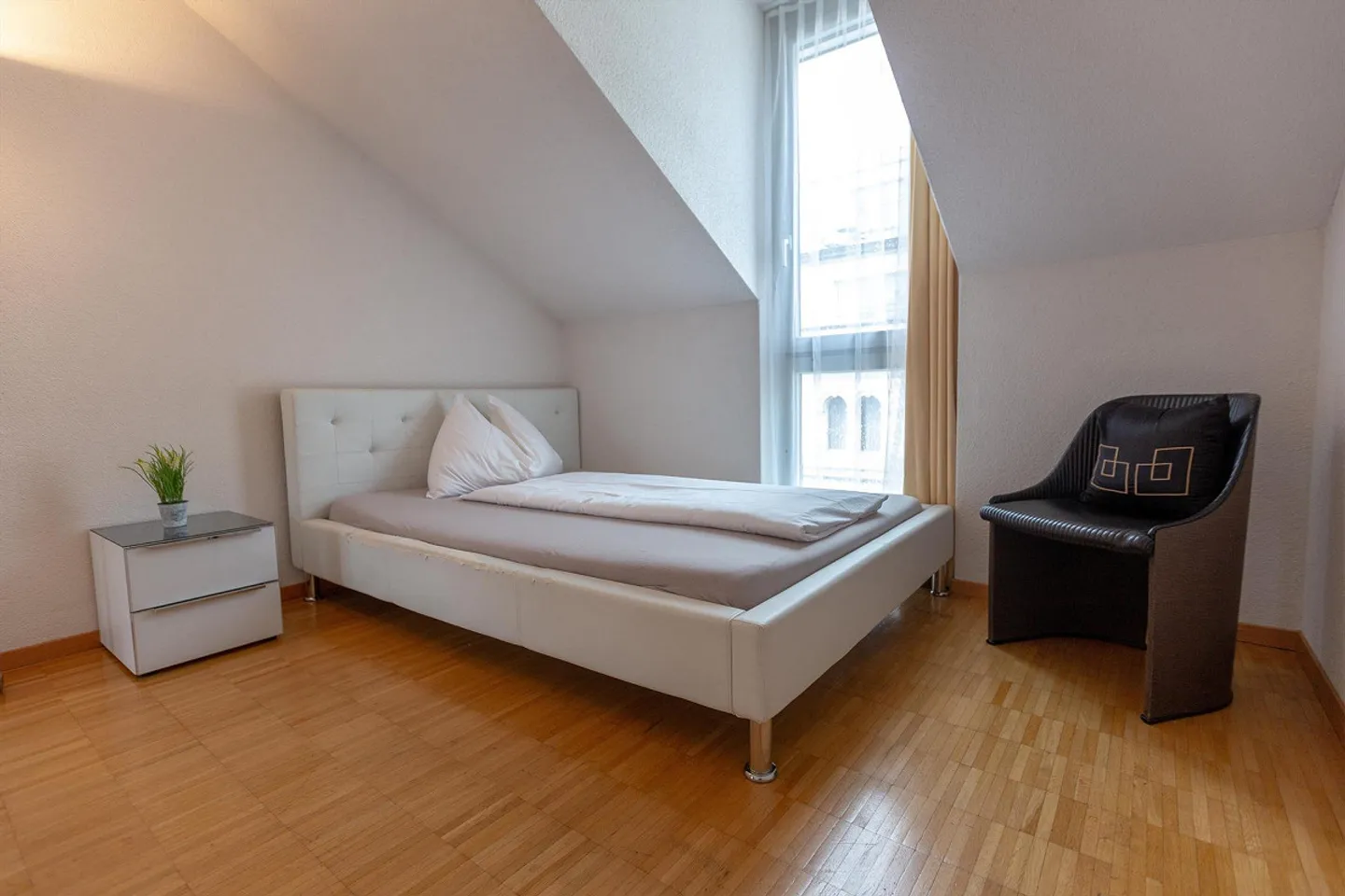 Appartement meublé de 4,5 pièces avec service au cœur de Lucerne - Photo 3 sur 15