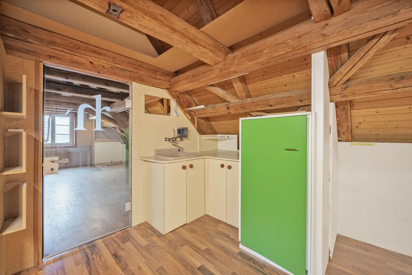 Espace commercial attrayant et extensible dans un emplacement central ! - Photo 9 sur 17