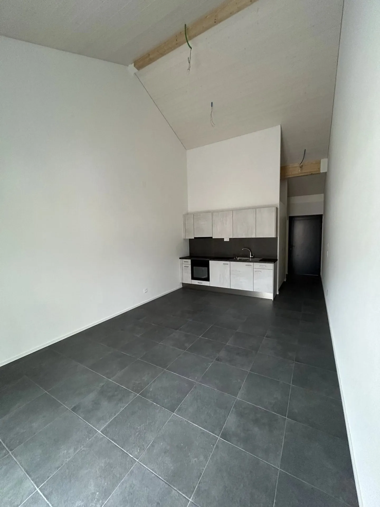 Spacieux studio, neuf avec vue imprenable et grand balcon 1'050.- - Photo 5 of 11