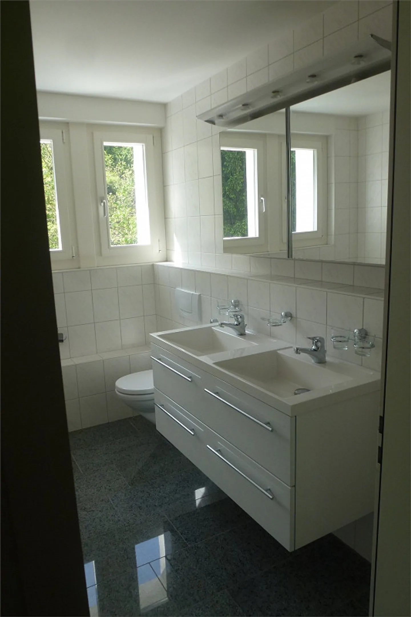 Appartement 3.5 pièces dans un quartier résidentiel calme et beau - Photo 3 sur 6