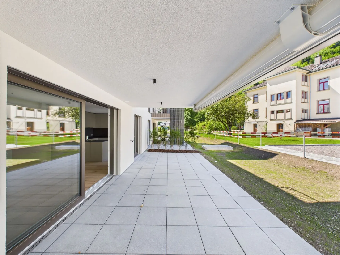 Nouvel appartement de 4,5 pièces au rez-de-chaussée (C2) - Photo 3 sur 13