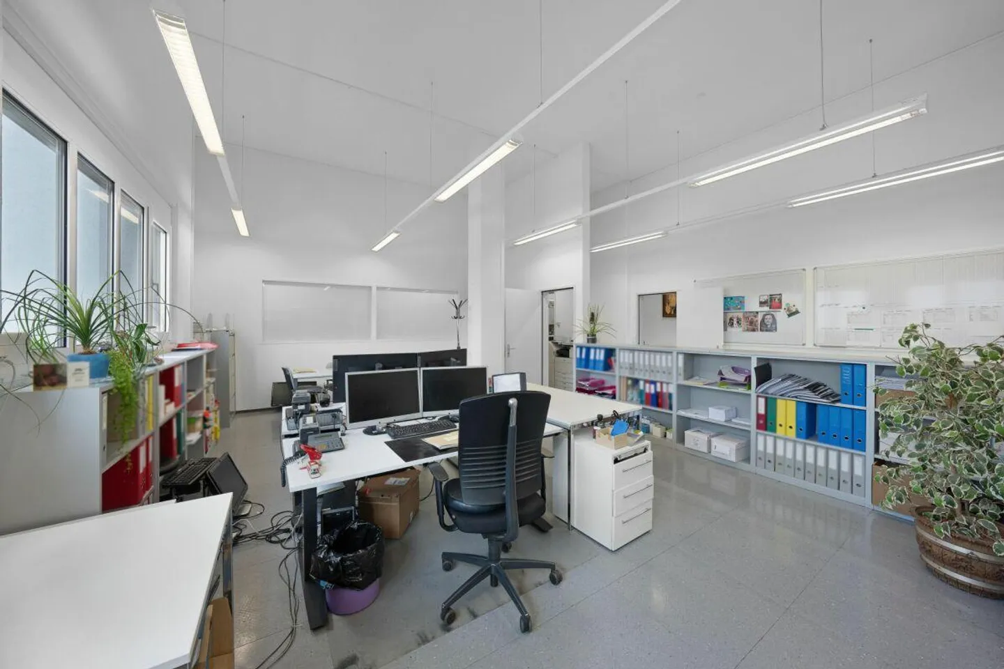 Uffici e spazi di stoccaggio - Foto 6 di 8