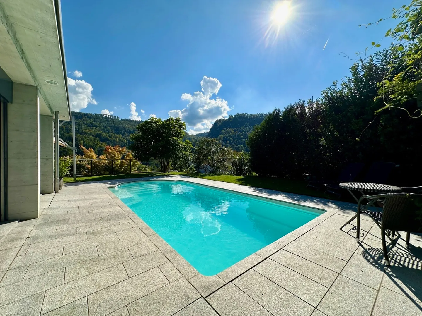 Maison de luxe avec piscine dans un emplacement de choix - Photo 3 sur 21