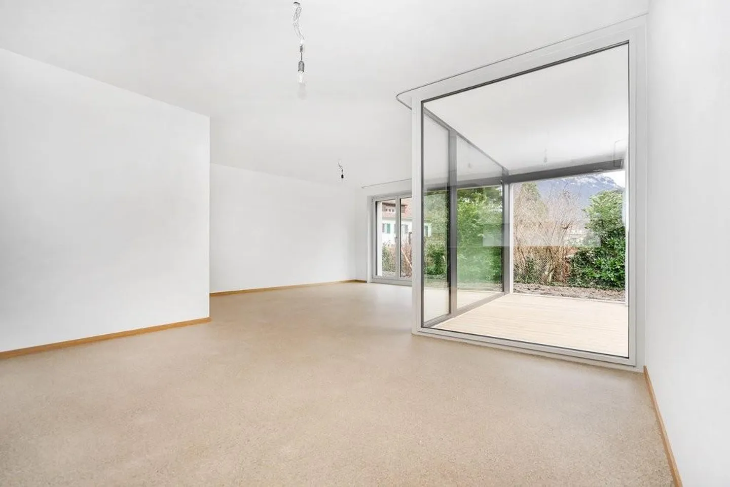 Beautiful ground floor apartment near the center - Photo 3 of 12