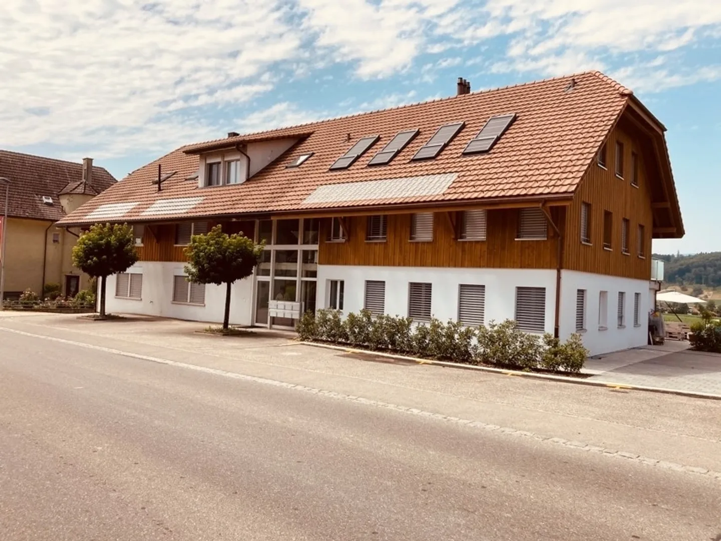 Moderno appartamento mansardato di 3,5 locali con balcone a Diessbach vicino a Büren - Foto 8 di 9