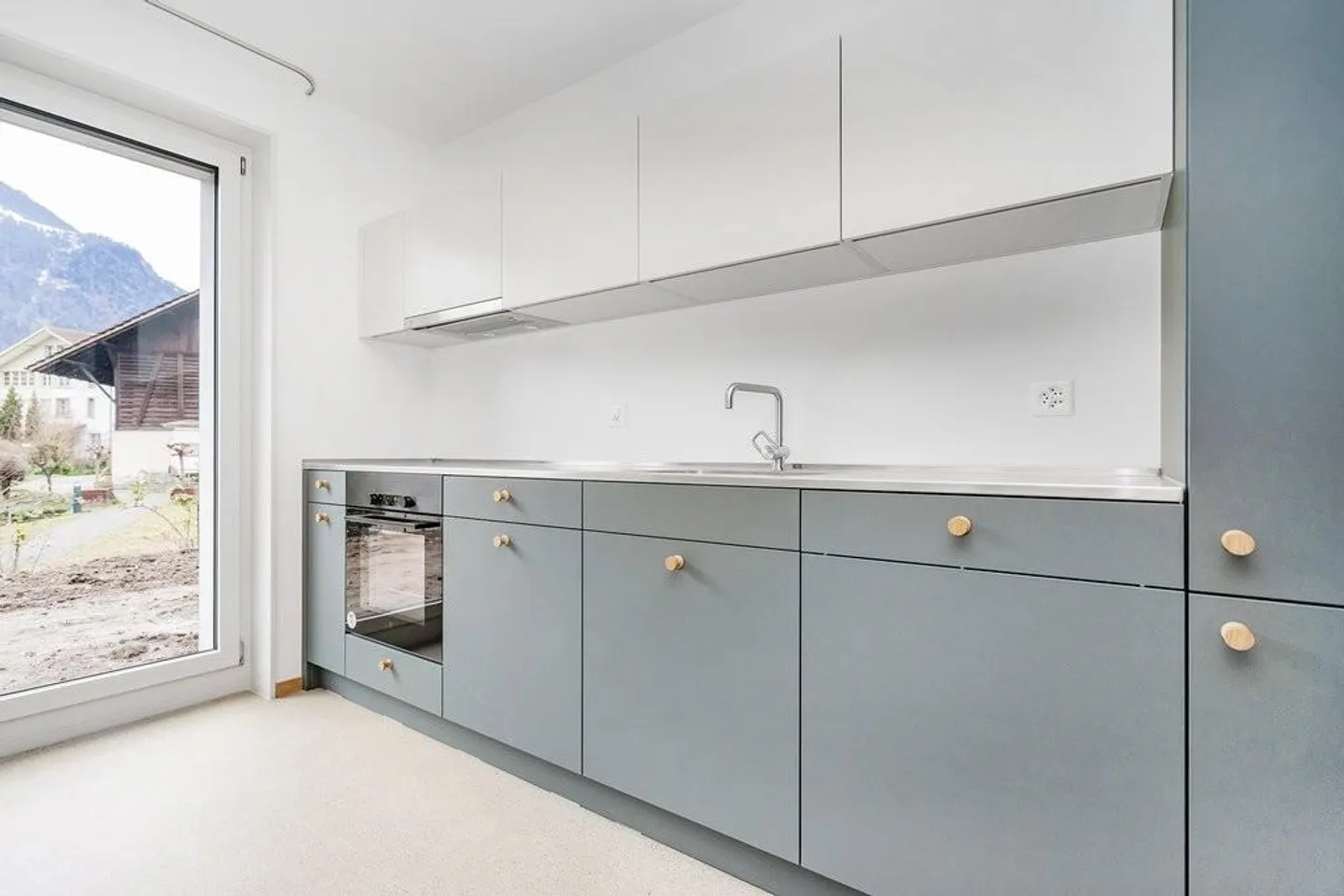 Beautiful ground floor apartment near the center - Photo 5 of 12