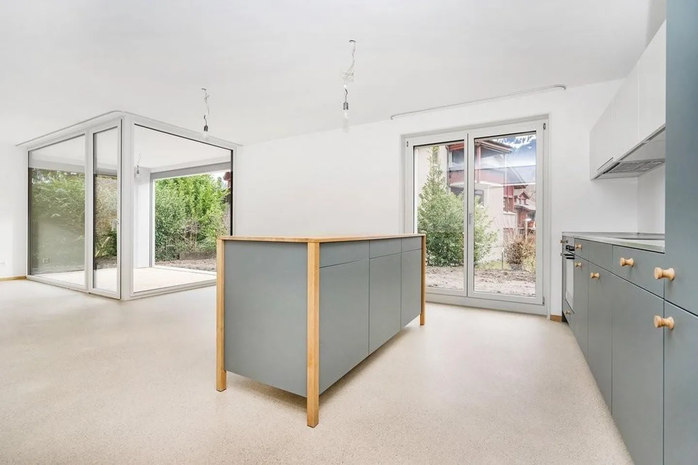 Beautiful ground floor apartment near the center - Photo 8 of 12