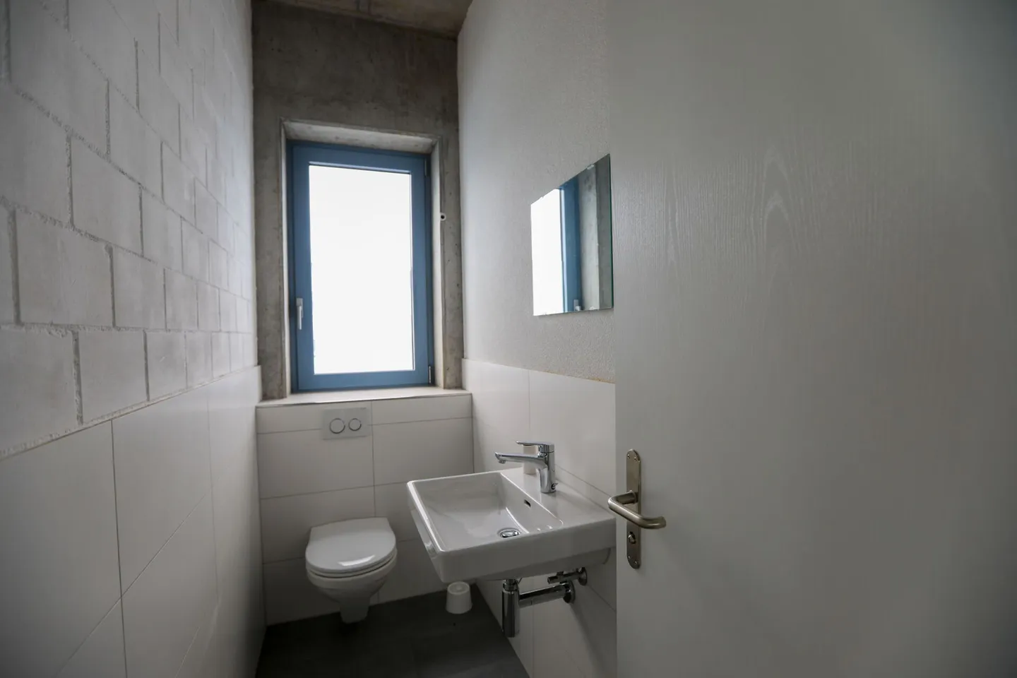 Bureau individuel avec salon commun et installations sanitaires - Photo 4 sur 4