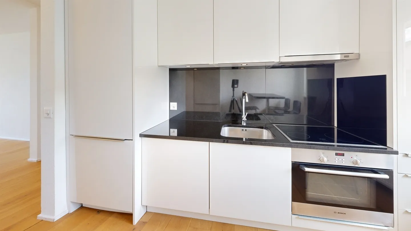 Modern Apartment in Quiet Area - Photo 3 of 10