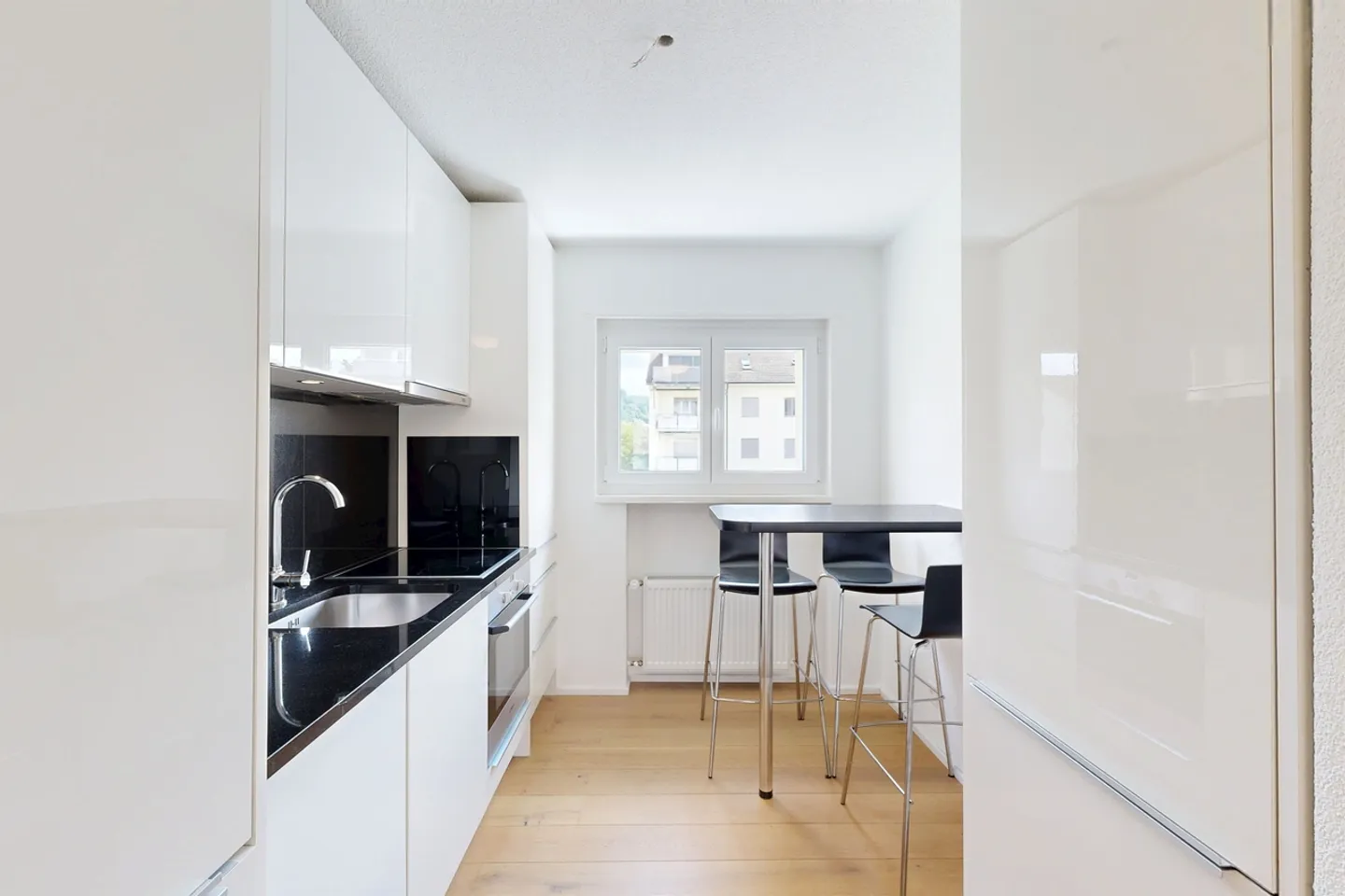 Modern Apartment in Quiet Area - Photo 4 of 10