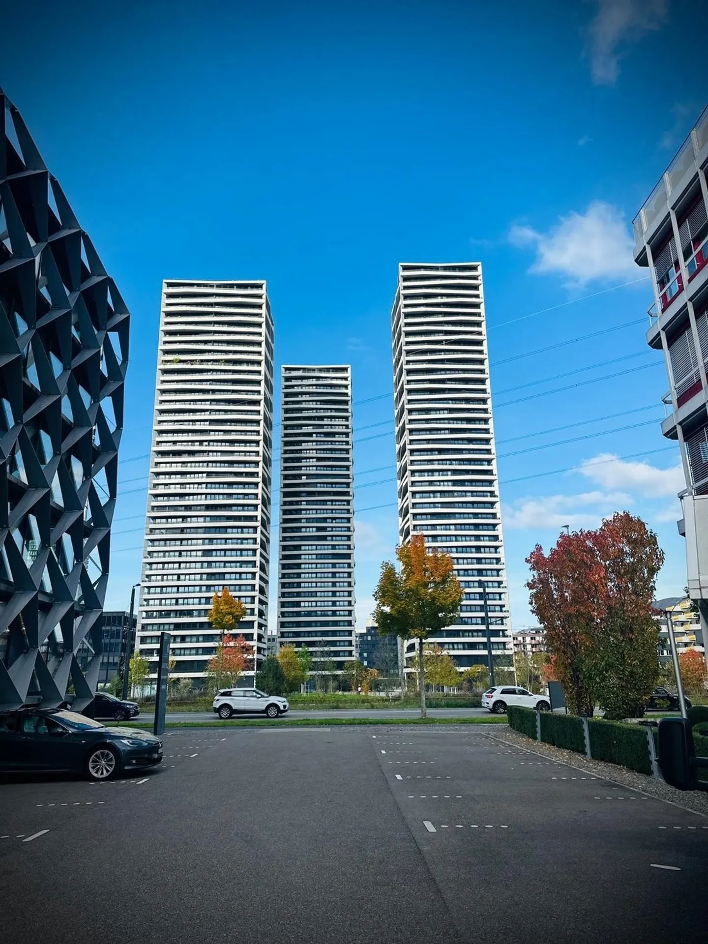 Exklusive möblierte 2.5-Zimmerwohnungen im Three Point Tower - Foto 1 von 9