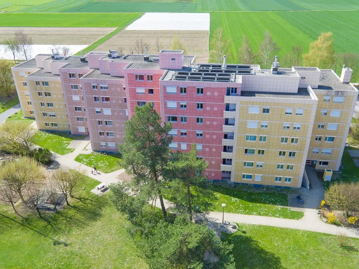 Vivere centralmente a Urdorf - Foto 1 di 8