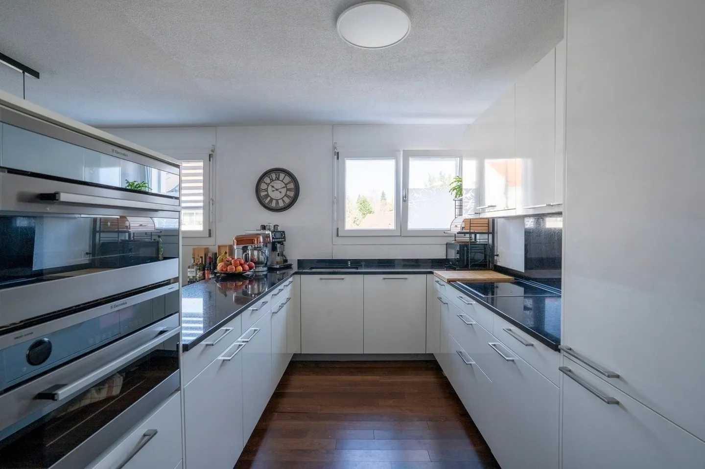 Modern 4.5-room apartment with spacious balcony - Photo 5 of 10