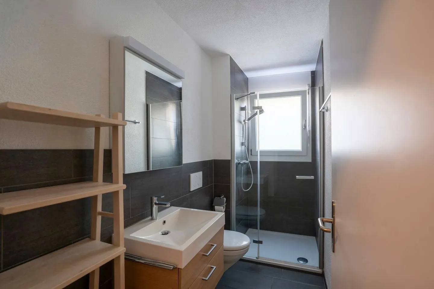 Modern 4.5-room apartment with spacious balcony - Photo 6 of 10