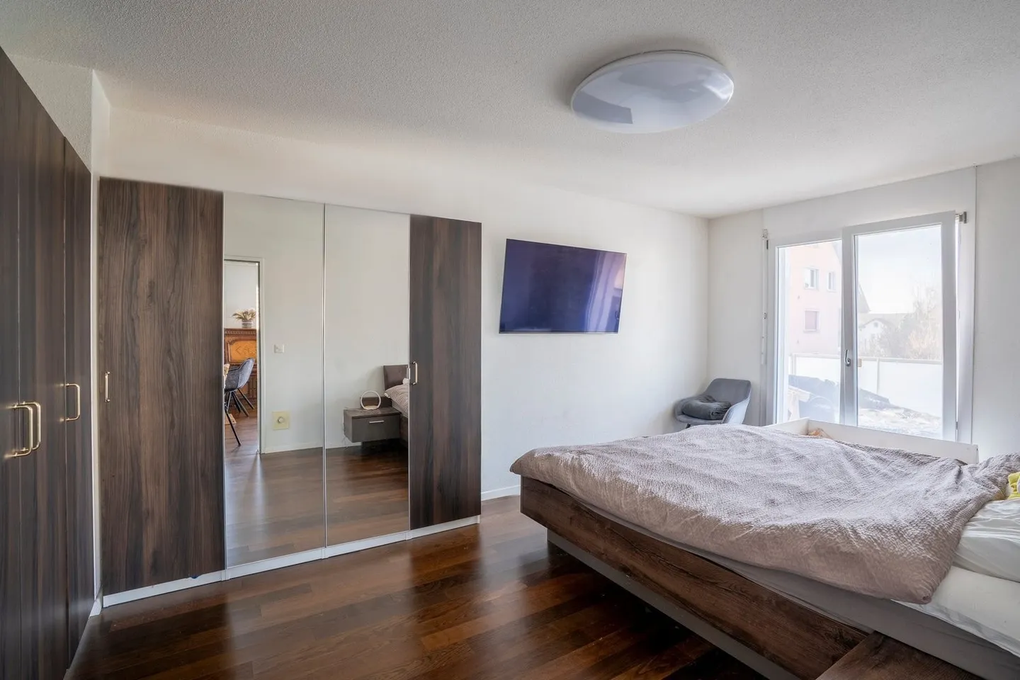 Modern 4.5-room apartment with spacious balcony - Photo 8 of 10