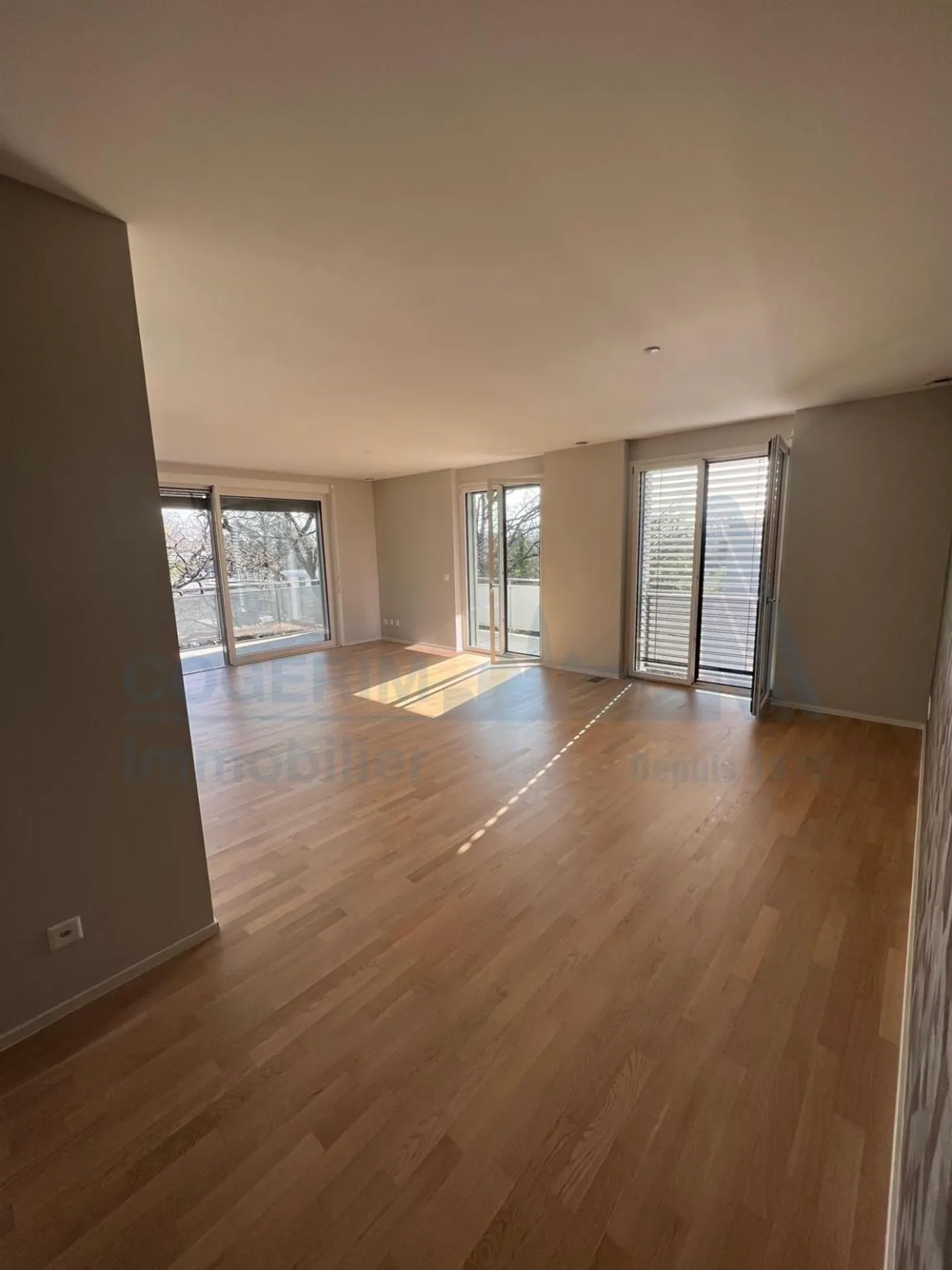 Appartement de Luxe avec Terrasse - Photo 2 sur 13
