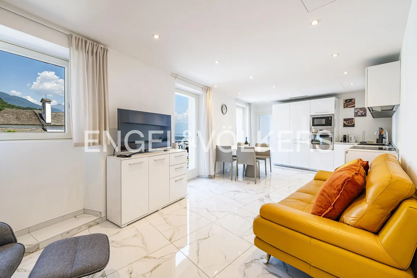 Your Loge Place Above Lake Maggiore (1b) - Photo 4 of 8