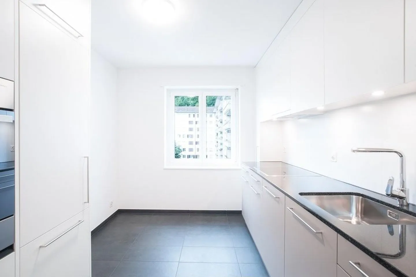 City apartment in prime location - Photo 2 of 8