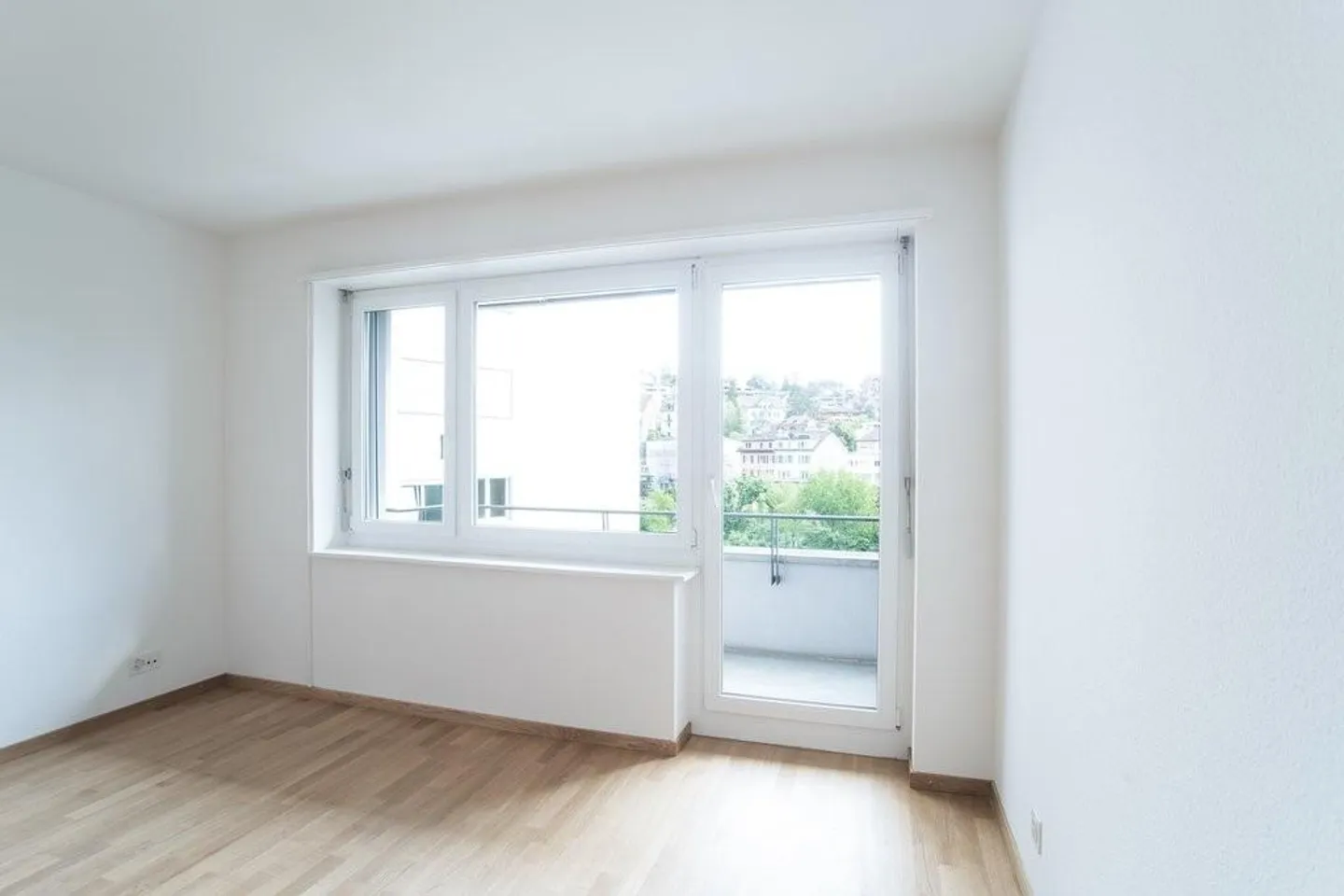City apartment in prime location - Photo 3 of 8