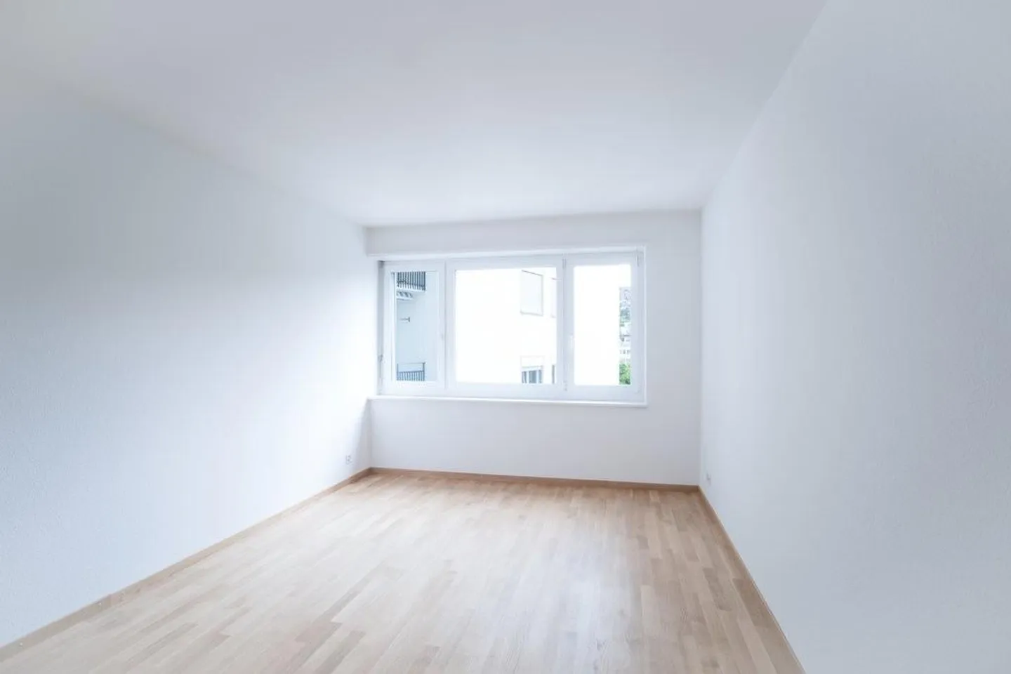 City apartment in prime location - Photo 4 of 8