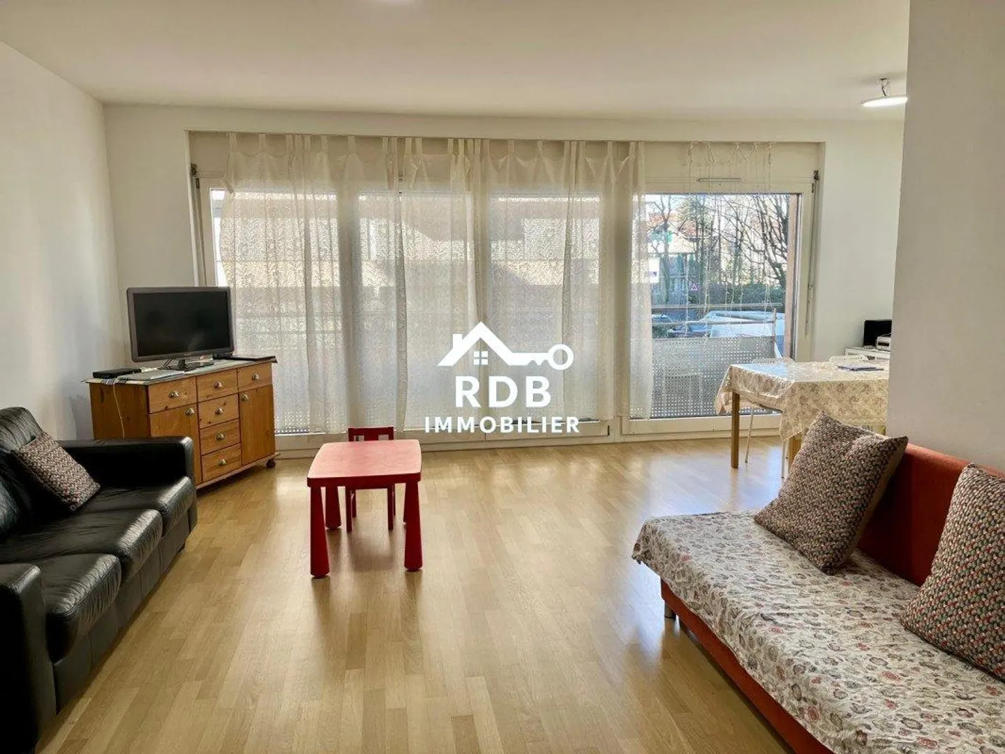 Magnifique appartement de 5 pièces au rez-de-chaussée supérieur à G... - Foto 2 di 7