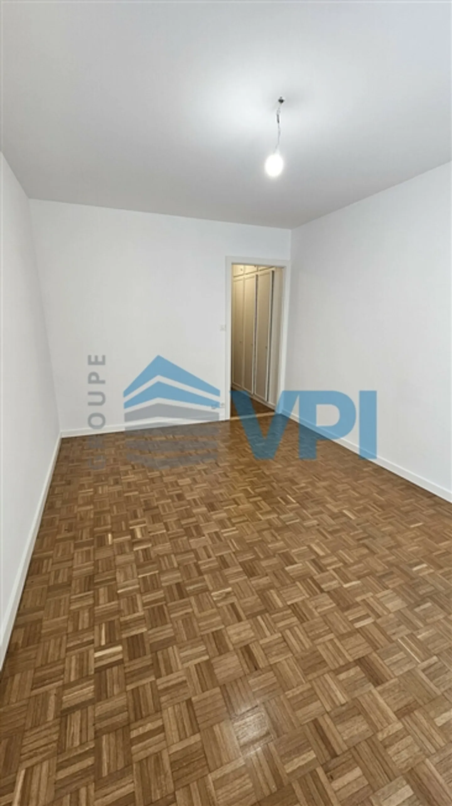 Beautiful studio apartment on the 2nd floor in the heart of the old town - Photo 2 of 9