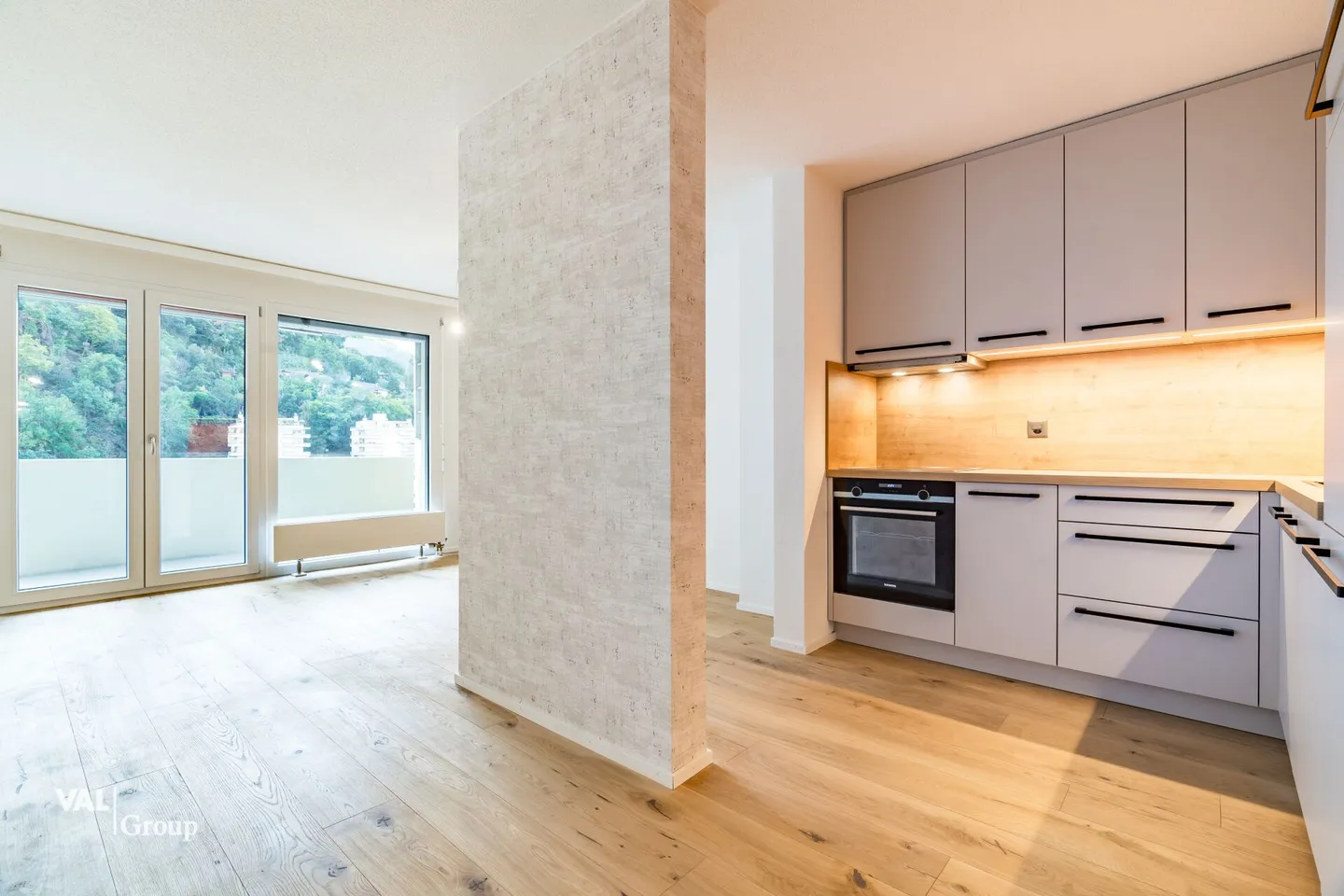 Modern Living with Investment Opportunity - Renovated 4½-Room Apartment with Separate Studio - Photo 1 of 16