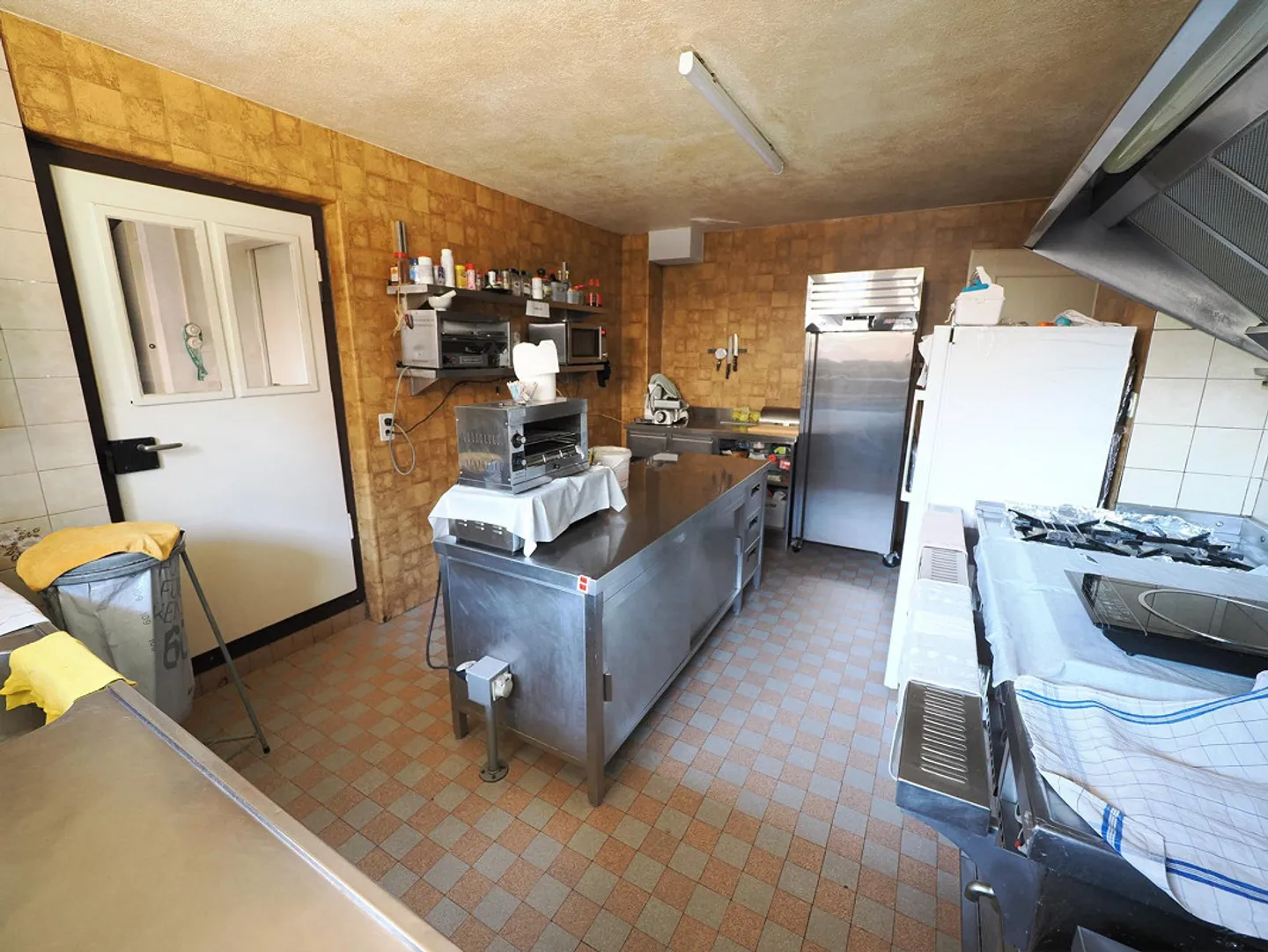 Ristorante affascinante con componente residenziale e potenziale di sviluppo a Bleienbach - Foto 9 di 30