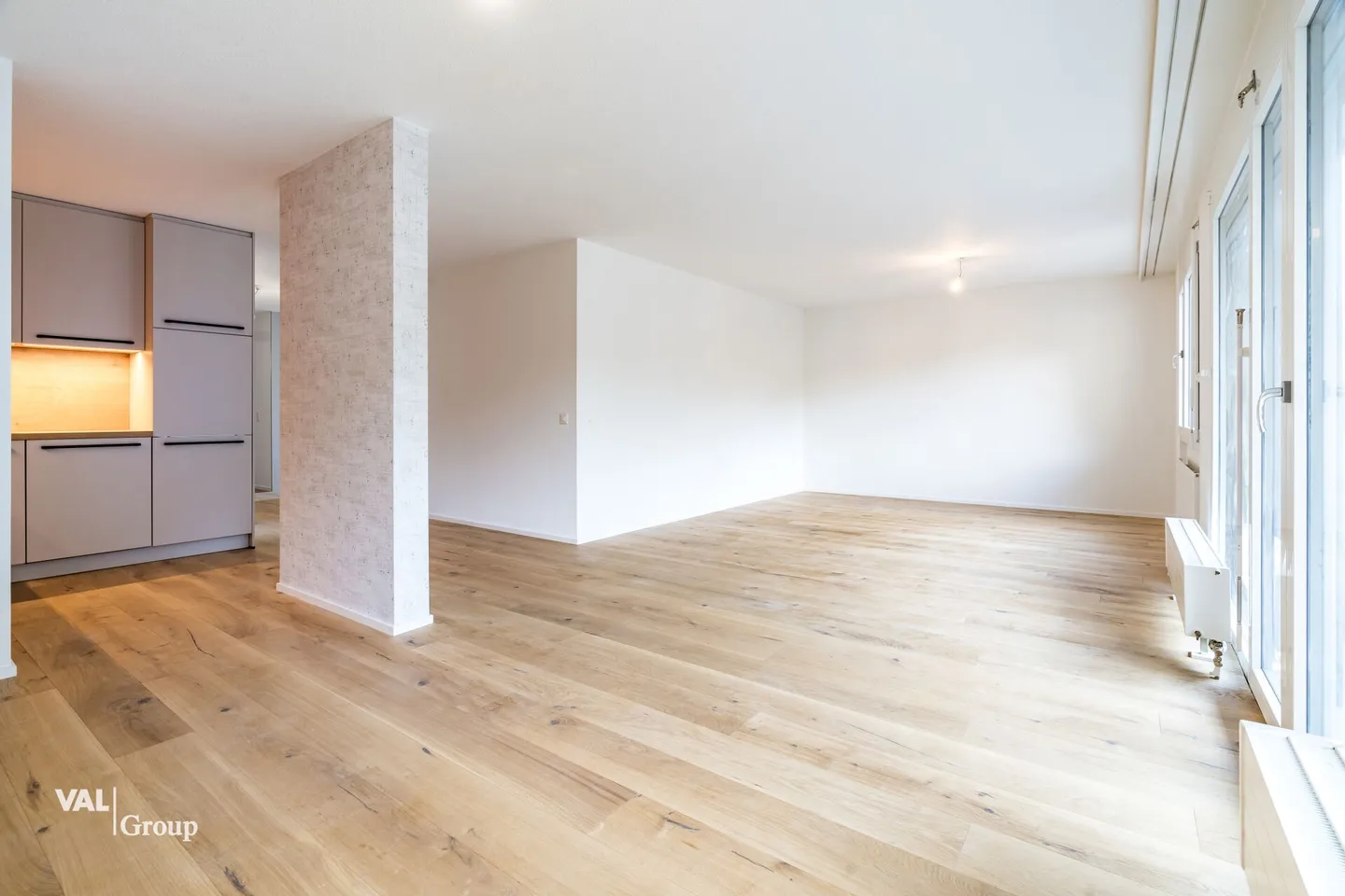 Modern Living with Investment Opportunity - Renovated 4½-Room Apartment with Separate Studio - Photo 5 of 16