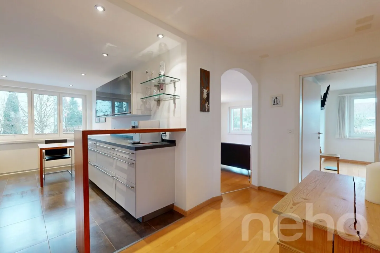 Modern Apartment with Large Balcony - Photo 8 of 12