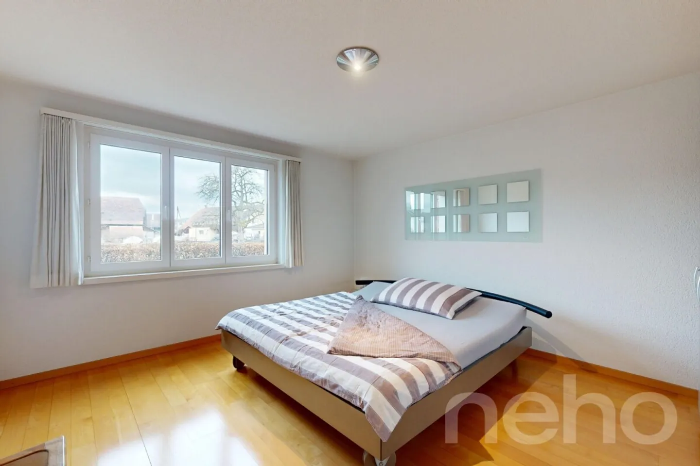 Modern Apartment with Large Balcony - Photo 10 of 12