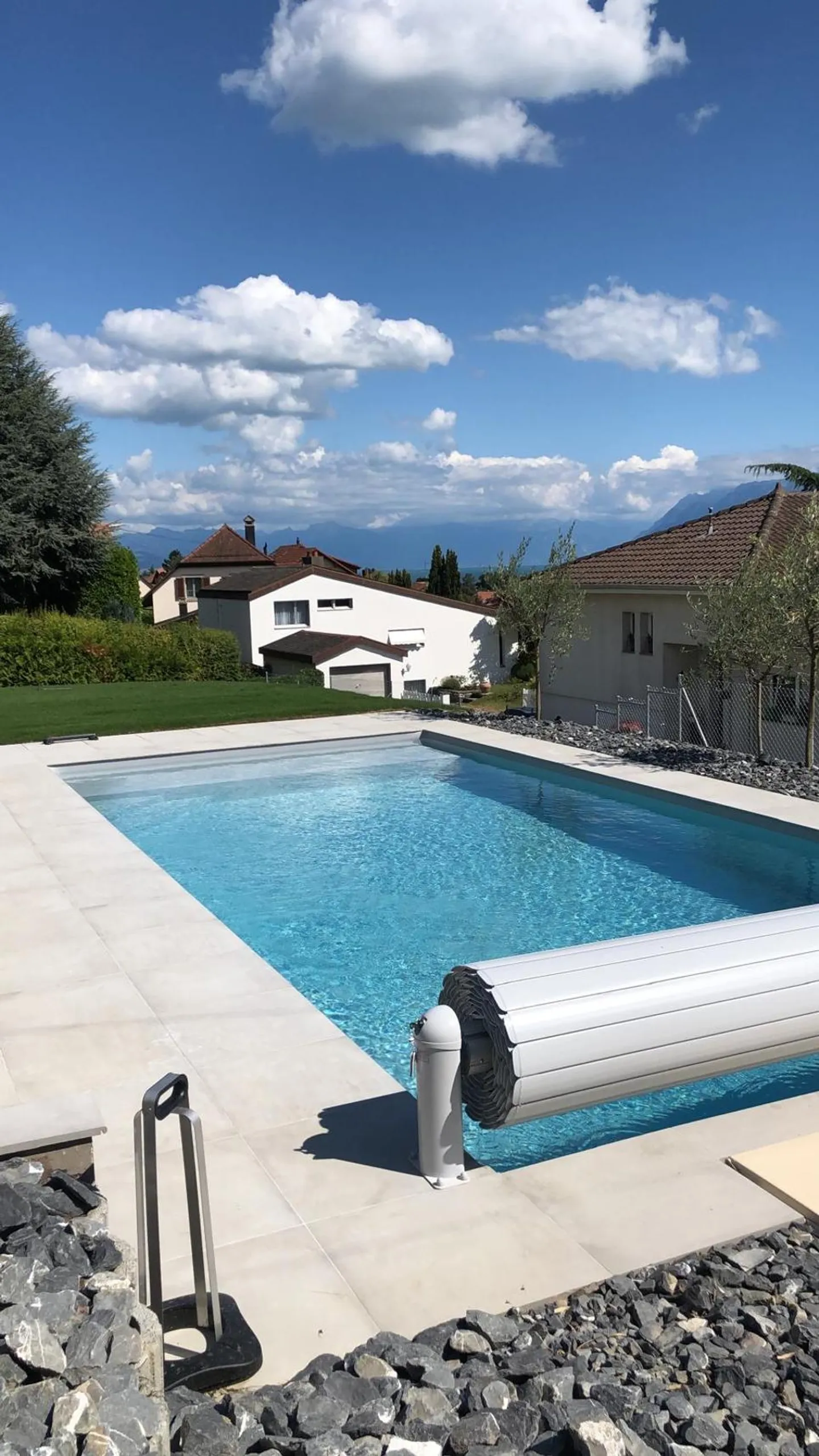 Magnifica villa indipendente di 5,5 locali con vista lago - Foto 2 di 13