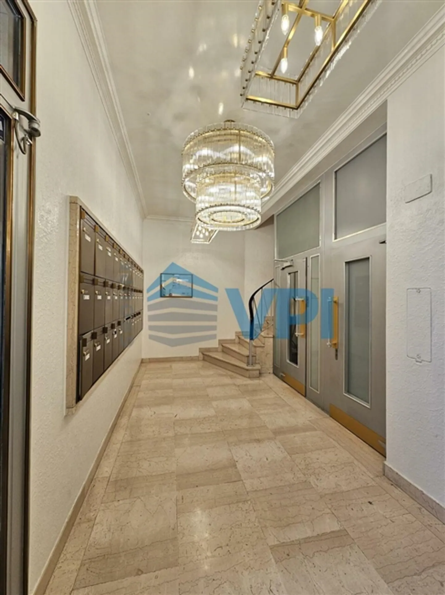 Beautiful studio apartment on the 2nd floor in the heart of the old town - Photo 7 of 9