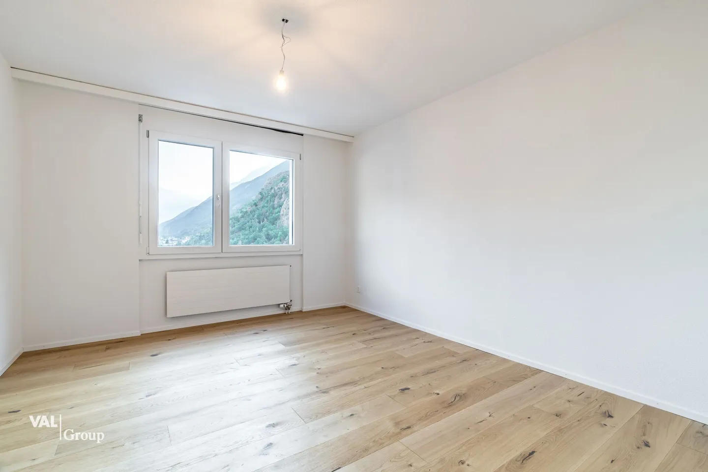 Modern Living with Investment Opportunity - Renovated 4½-Room Apartment with Separate Studio - Photo 6 of 16