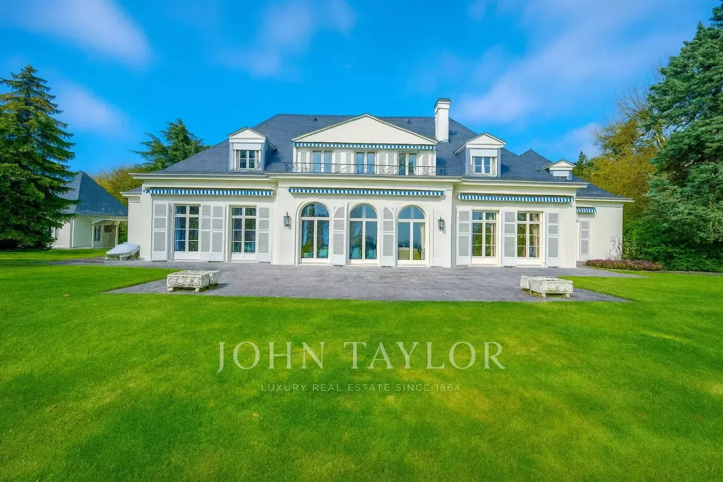 EXKLUSIVITÄT - Außergewöhnliches Herrenhaus 20 Minuten von Genf - Foto 3 von 16