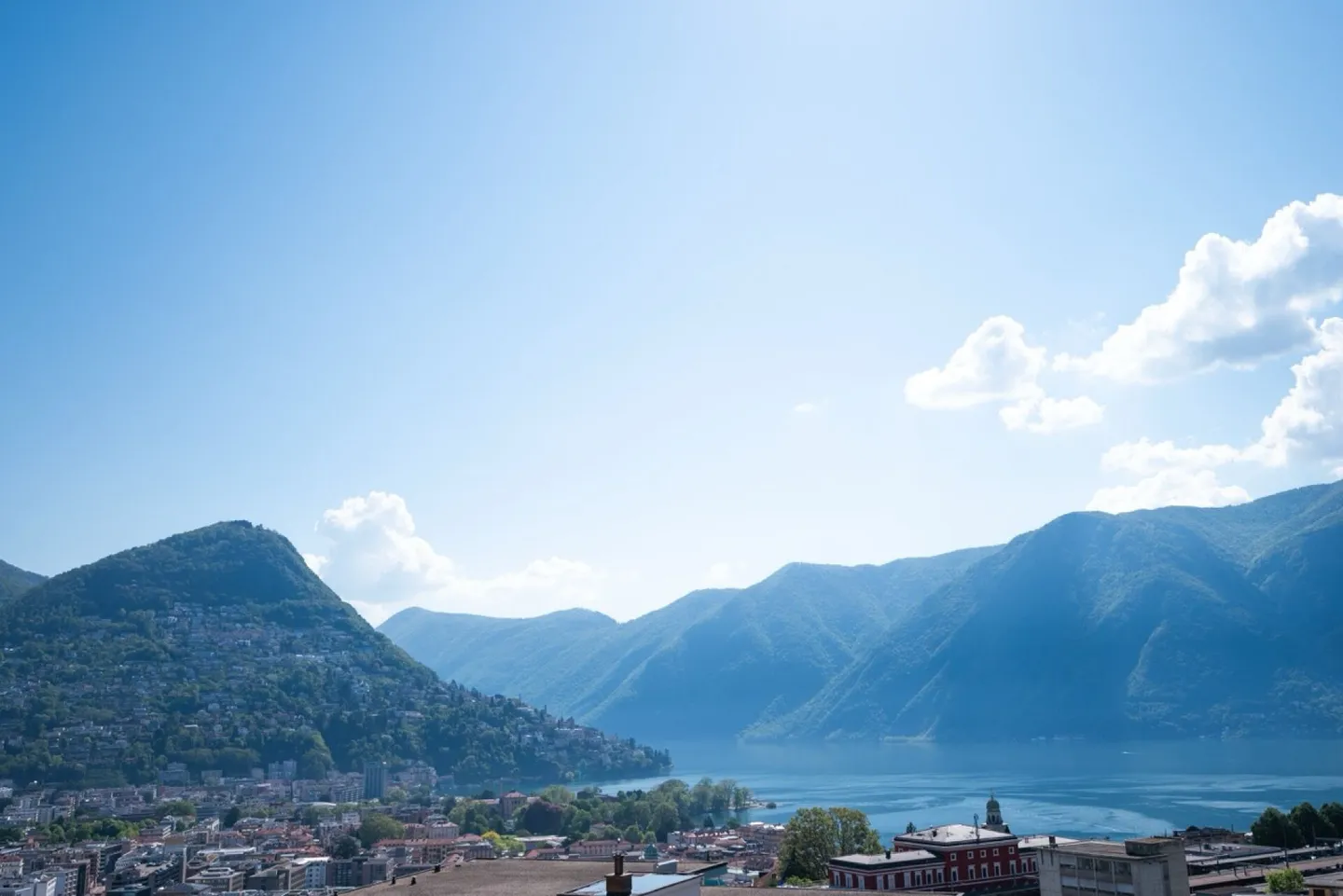 Lusso, comfort e viste impareggiabili a due passi dal centro di Lugano: prestigioso triplex in affitto - Foto 2 di 12