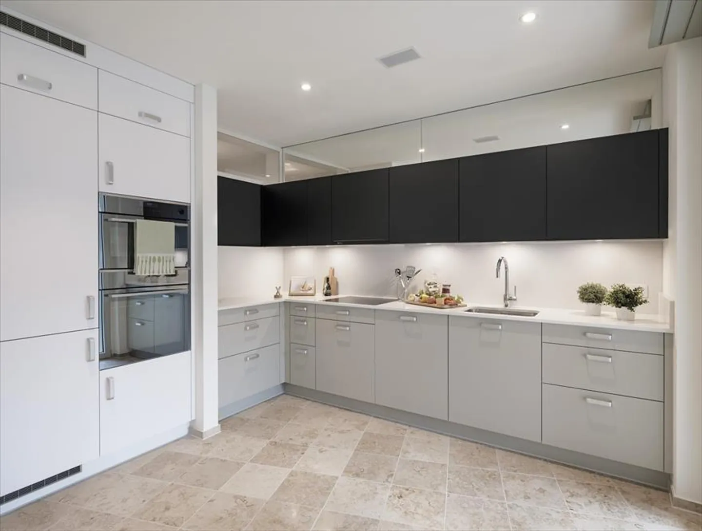 Modern living in Guggachpark! - Photo 4 of 6