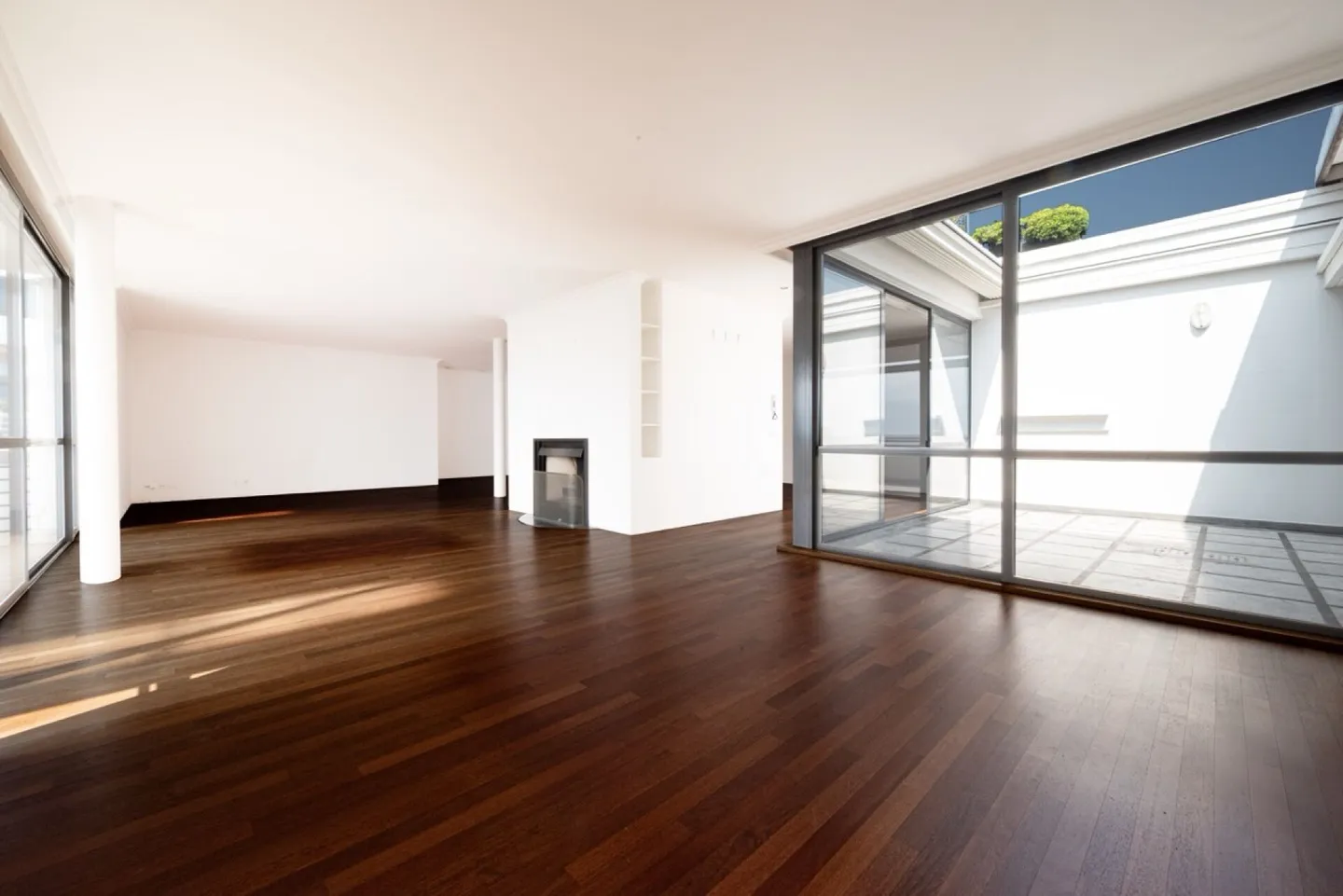 Lusso, comfort e viste impareggiabili a due passi dal centro di Lugano: prestigioso triplex in affitto - Foto 4 di 12