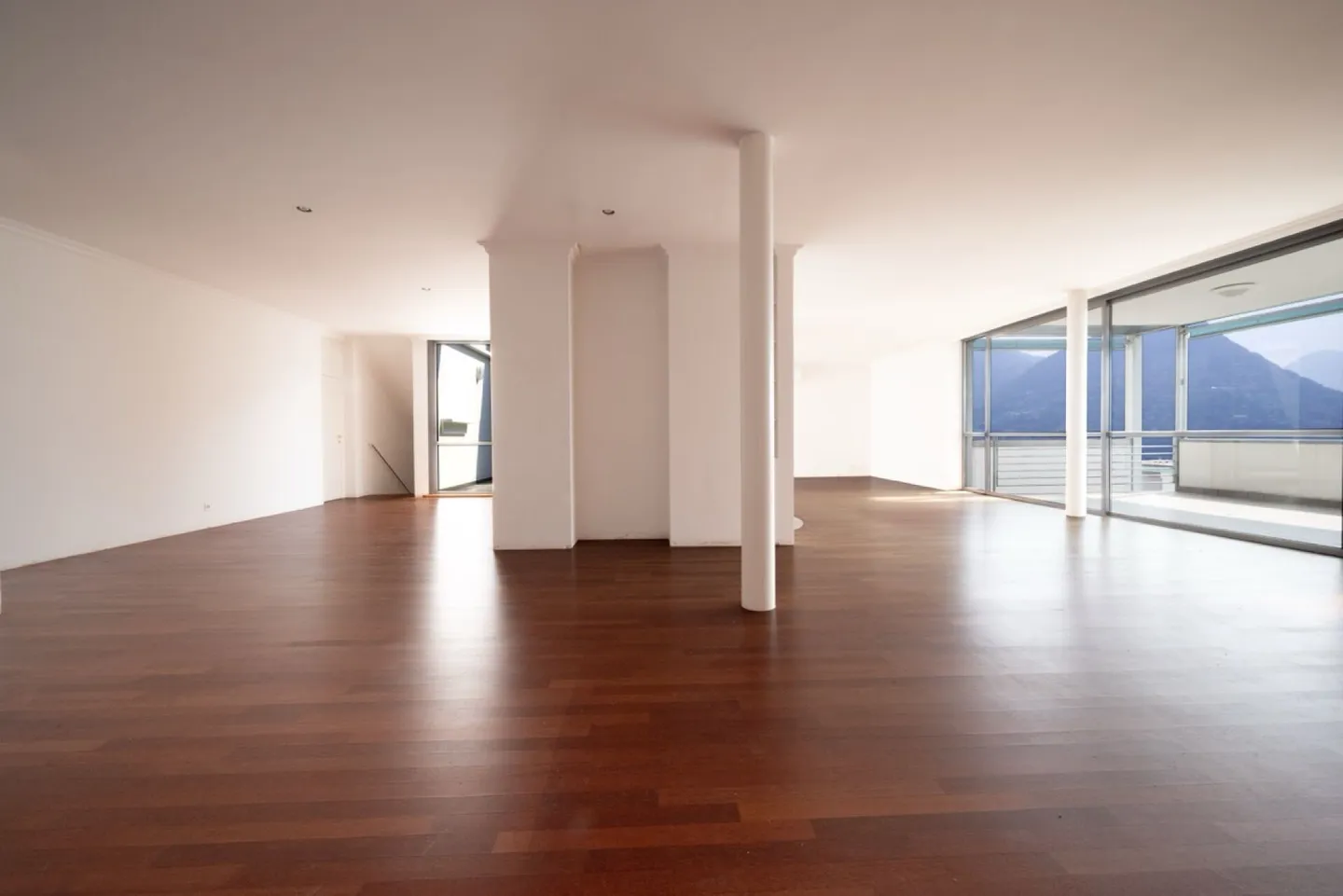 Lusso, comfort e viste impareggiabili a due passi dal centro di Lugano: prestigioso triplex in affitto - Foto 5 di 12