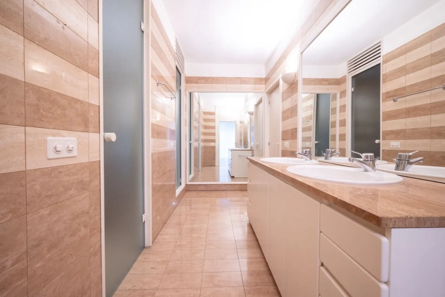 Lusso, comfort e viste impareggiabili a due passi dal centro di Lugano: prestigioso triplex in affitto - Foto 12 di 12