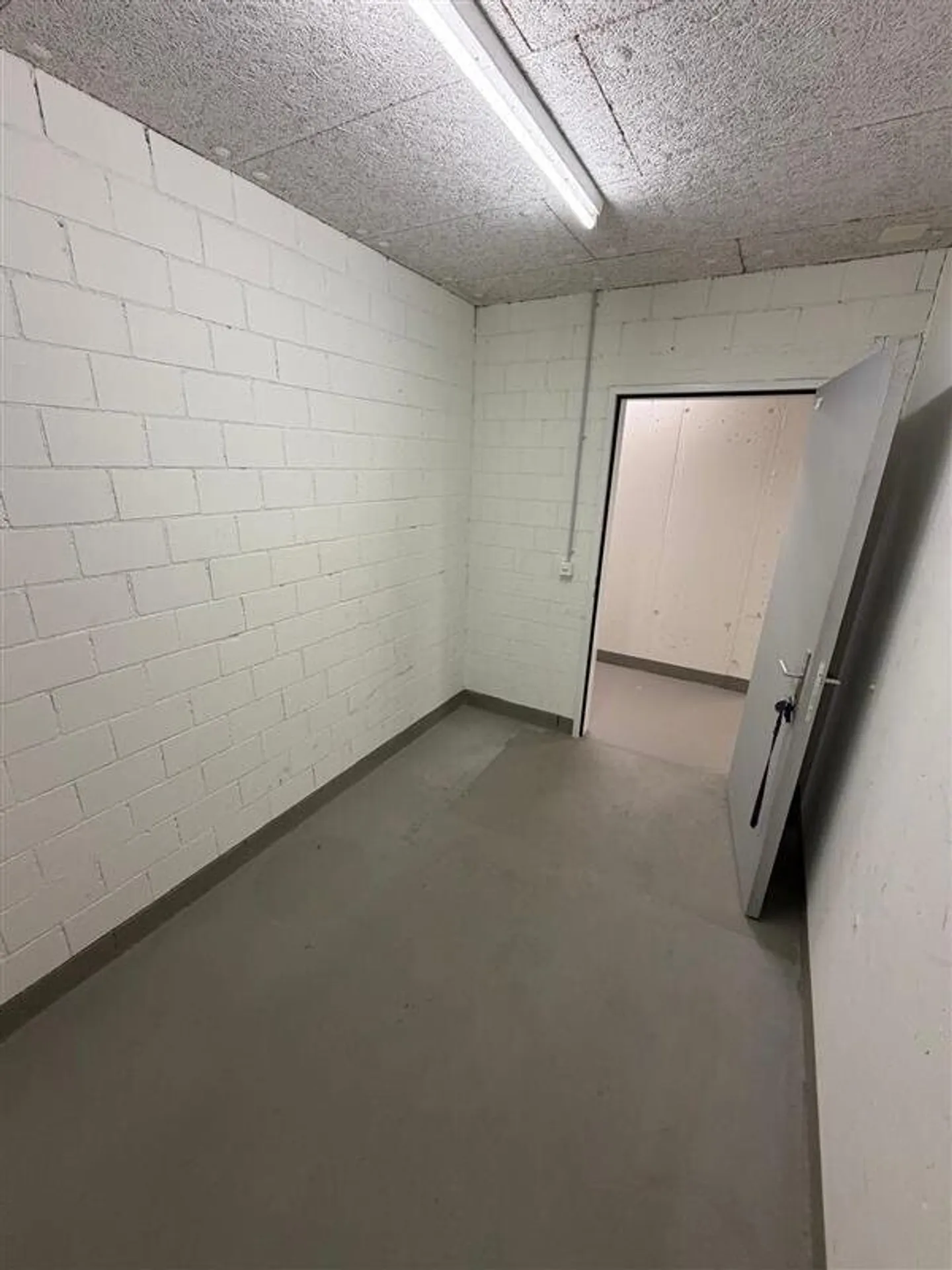 Salle de bricolage à louer ! - Photo 2 sur 3